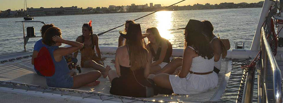 CATAMARAN FIESTAS Alquiler de embarcaciones para fiestas y eventos